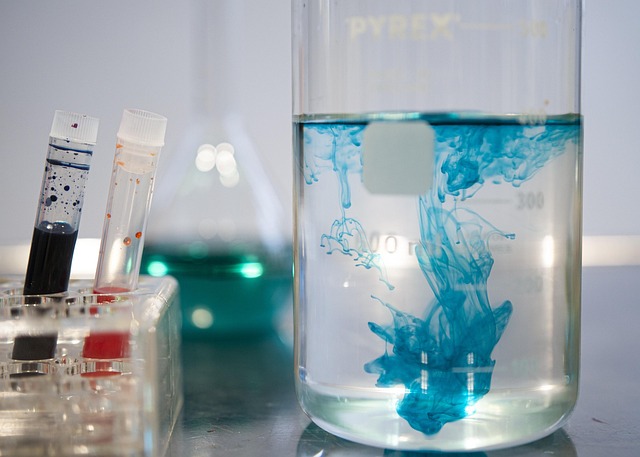 水性體系通用型高效消泡劑在造紙、紡織和水處理中的應(yīng)用探索，旨在提高生產(chǎn)效率和產(chǎn)品質(zhì)量。