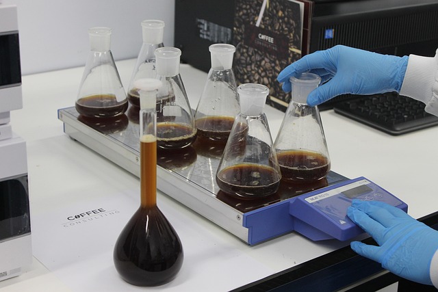 硅PU厚涂快干劑與催化劑的協同作用研究，探討其在不同環境溫度和濕度下的固化反應機制。